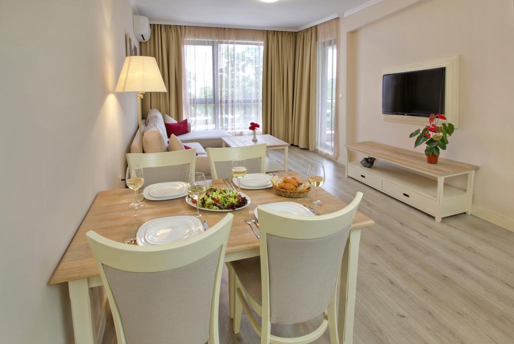 Private Apartments In White Rock Castle Balchik Habitación foto