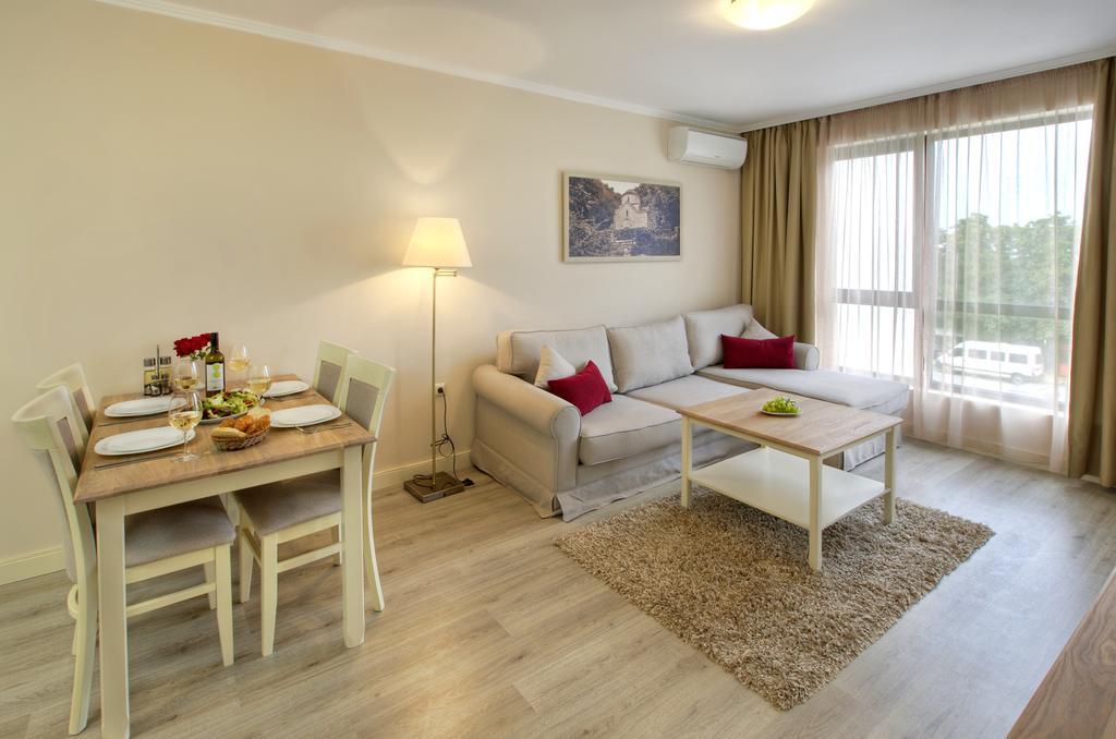 Private Apartments In White Rock Castle Balchik Habitación foto